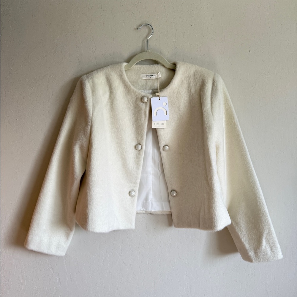 NWT Cream Cropped button Jacket - S
